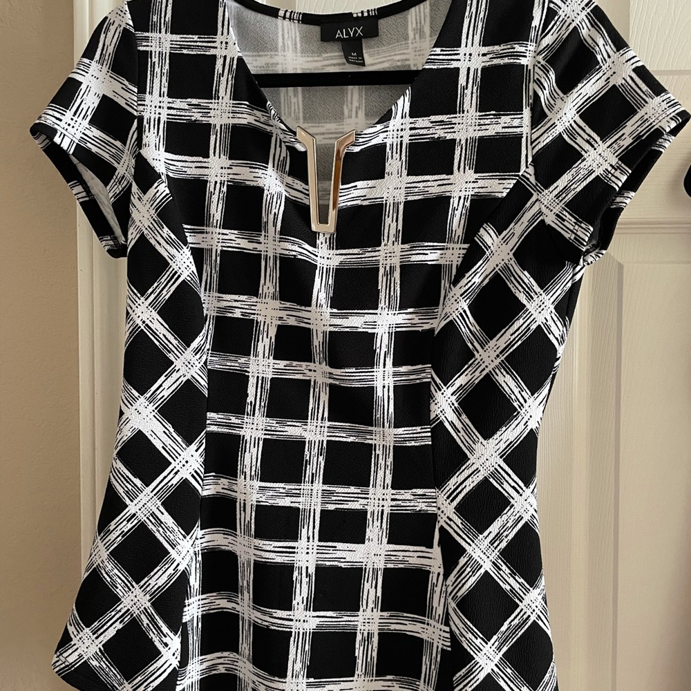 Black/White dress top